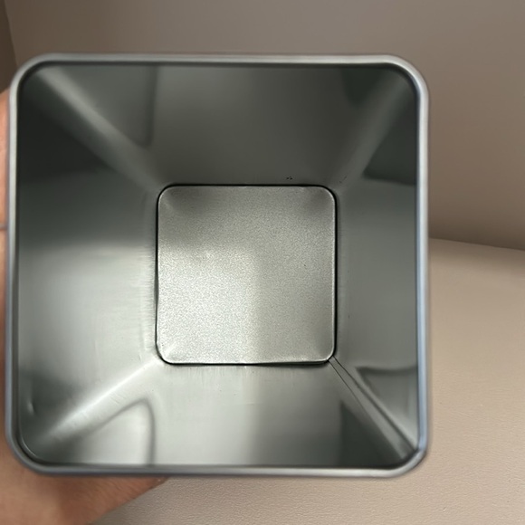 Happy Halloween Tin Box - Picture 2 of 2